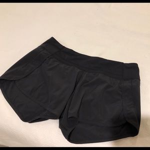 Women’s Lululemon Speed Up shorts sz 8